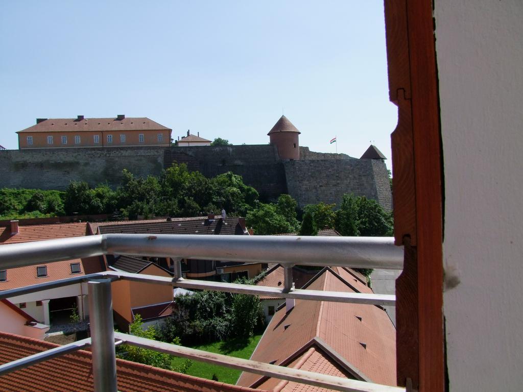 Minaret Apartman Еґер Номер фото